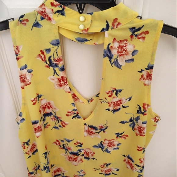 Unique Ladies Top - Picture 3 of 8